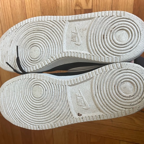 Nike court side - Picture 2 of 4